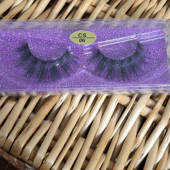 Lashes - Picture 7 of 11